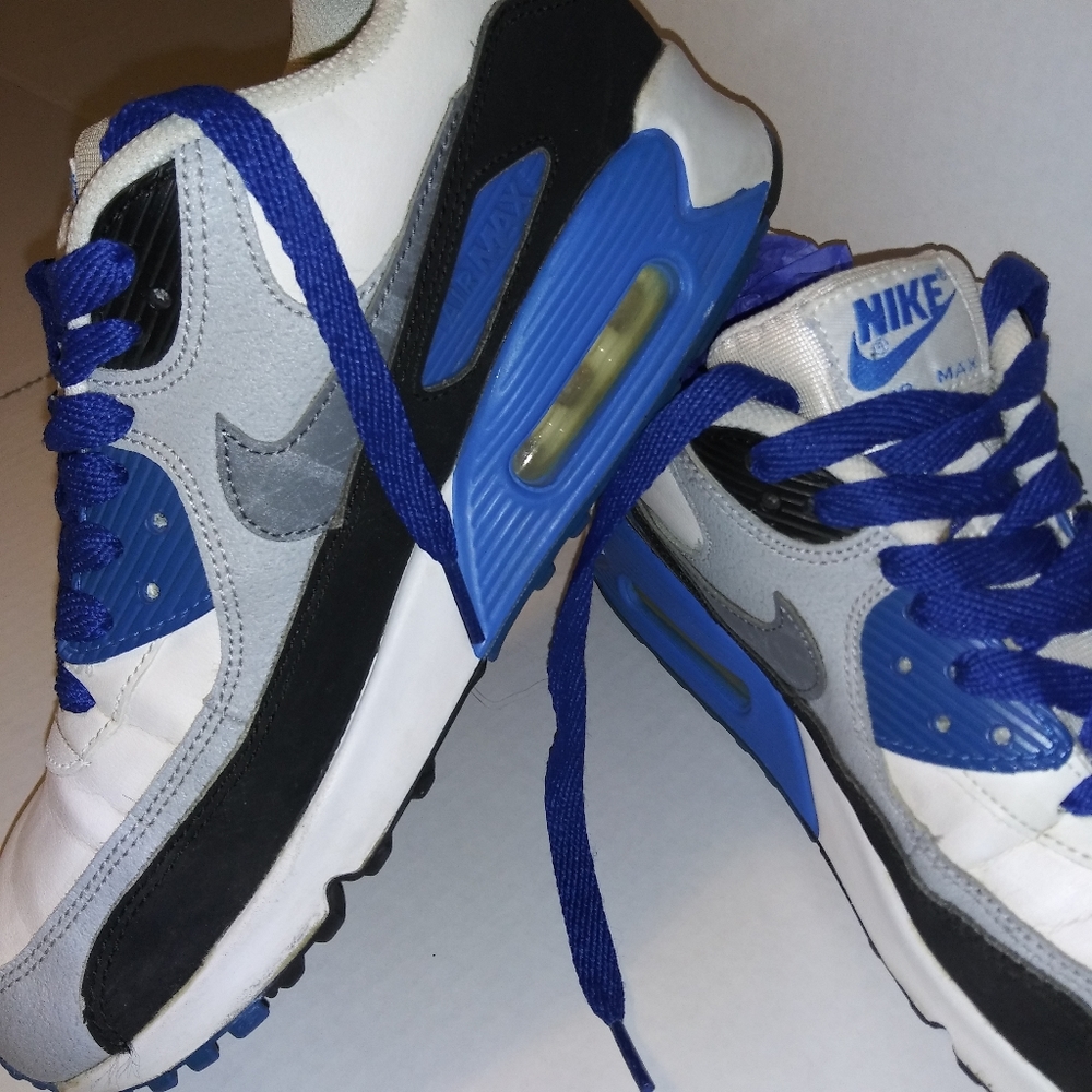 Nike 6.5Y black blue white air max